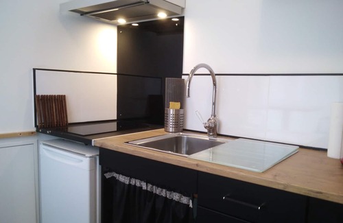 Evreux House | Prime Studio in Downtown with Pet-Friendly Amenities