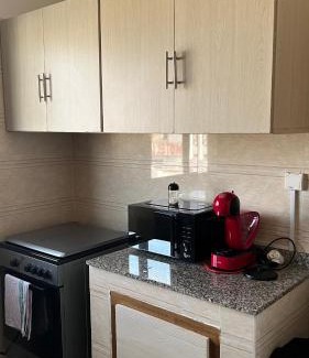 Grand Dakar Apartment | Cozy Studio Meublé: Ideal for Families and Well-Rated