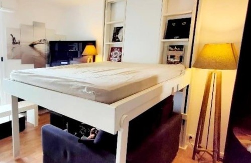 Saint-Maurice Apartment | Stylish Studio with Eiffel Tower View Near Paris 2024