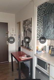 Saint-Maurice Apartment | Stylish Studio with Eiffel Tower View Near Paris 2024