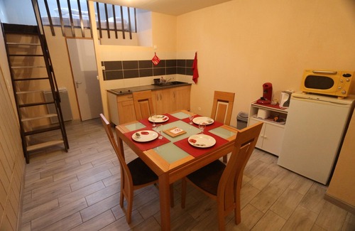 Cholet Apartment | Cozy Studio with Mezzanine for 4 Guests - High Rated Stay