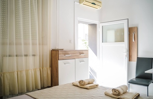 Izola Apartment | Studio Mia with free onsite parking in Izola