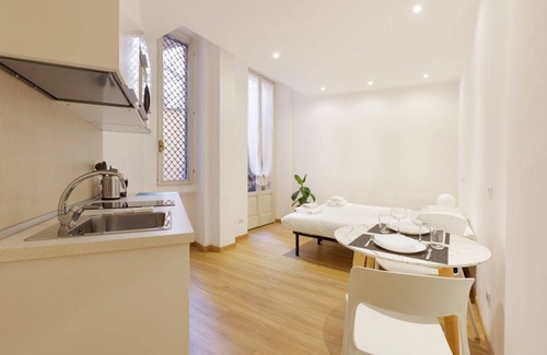 Magenta Apartment | Modern Studio Milan-Corso Magenta with Ac & Wifi Access