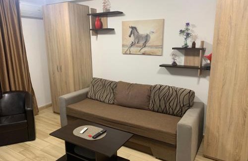 Chiajna Apartment | Relaxing Studio Militari Residence with Pool & Hot Tub