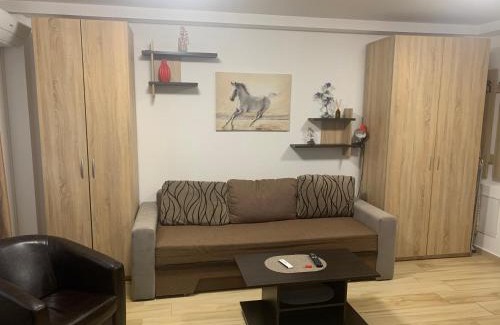 Chiajna Apartment | Relaxing Studio Militari Residence with Pool & Hot Tub
