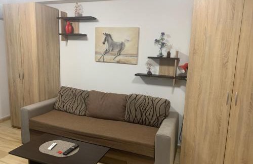 Chiajna Apartment | Relaxing Studio Militari Residence with Pool & Hot Tub