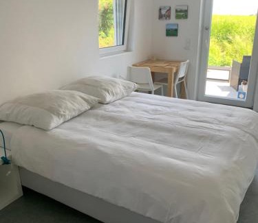 Grosswell Apartment | Alpine View Studio: Guest Rated 8.7/10 with Oceanfront Access