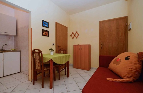Pjescana Uvala Apartment | Beachside Studio with Ocean View and Pet-Friendly Amenities