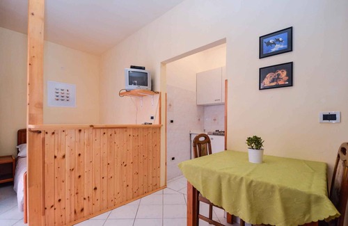 Pjescana Uvala Apartment | Beachside Studio with Ocean View and Pet-Friendly Amenities