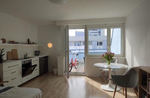 Jakomini Apartment | Central Studio with Terrace – Rated 8.8 by Guests