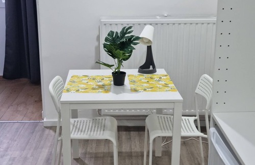 Sint-Jans-Molenbeek Apartment | Studio moderne & lumineux