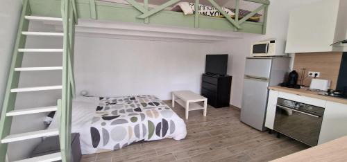 Cuges-les-Pins Apartment | Cozy Studio in Cuges les Pins with Private Garden & WiFi