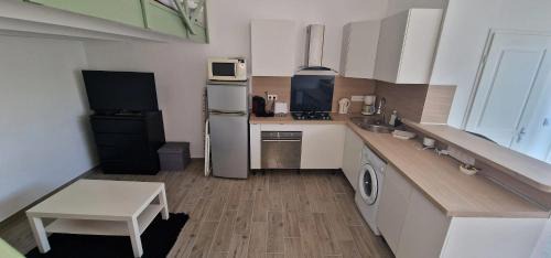 Cuges-les-Pins Apartment | Cozy Studio in Cuges les Pins with Private Garden & WiFi