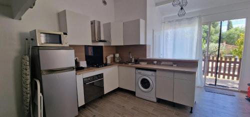 Cuges-les-Pins Apartment | Cozy Studio in Cuges les Pins with Private Garden & WiFi