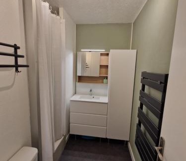Arette Apartment | Modern Studio Steps from the Slopes - La Pierre Saint-Martin