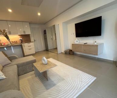 Champrosay Apartment | Modern Studio Retreat with Child-Friendly Amenities
