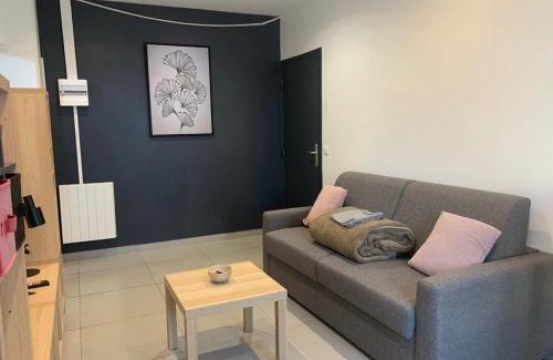 Montrouge Apartment | Studio Moliere: A Guest Favorite with 8.5/10 Rating