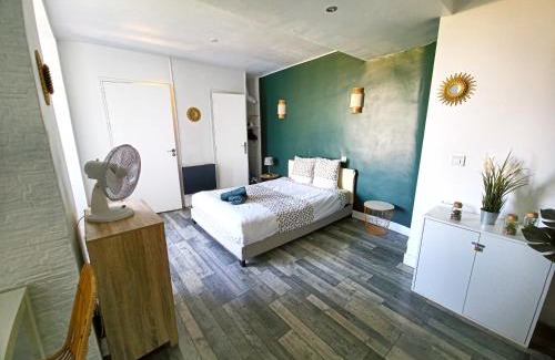 Aiguerelles Apartment | Cozy Studio Montpellier Gare St Roch - Child-Friendly Retreat