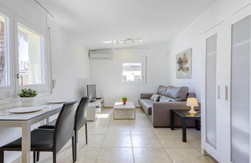 Empuriabrava Apartment | Modern Studio Muga-3 with Pool and Family-Friendly Amenities