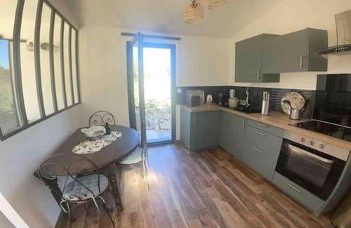 Costieres House | Oceanfront Studio Nîmes with Pool & Hot Tub Amenities