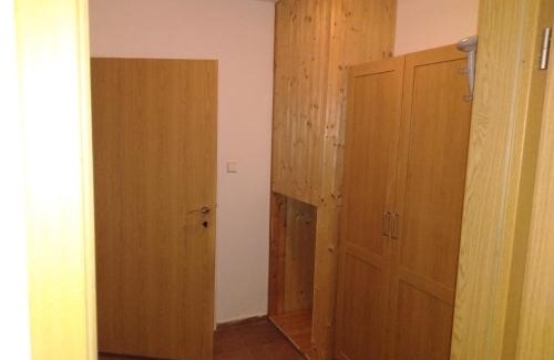 Cerny Dul Apartment | Charming Studio na horách: Pet-Friendly Retreat with Hot Tub