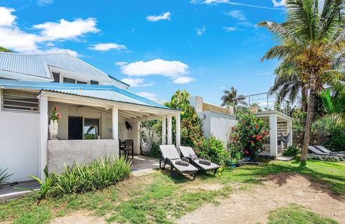 Cul de Sac Apartment | Unwind at Nature Reserve Studio with Pool & Ocean Views