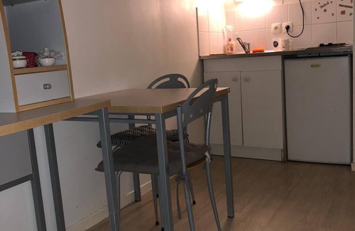 Bussy-Saint-Georges Apartment | Cozy Studio Steps from Disneyland Paris with Kitchen Access