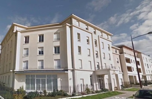 Bussy-Saint-Georges Apartment | Cozy Studio Steps from Disneyland Paris with Kitchen Access