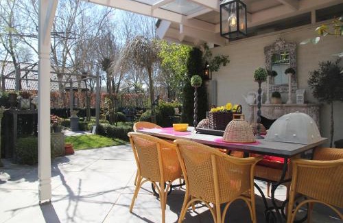 Municipality of Heiloo House | Family-Friendly Retreat in Heiloo for Your Perfect Getaway
