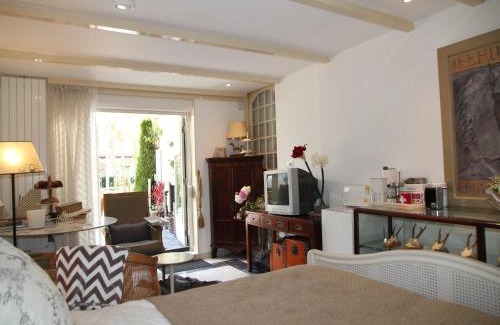Municipality of Heiloo House | Family-Friendly Retreat in Heiloo for Your Perfect Getaway