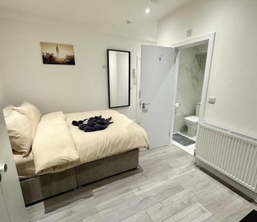 Magherafelt Apartment | Convenient Studio Steps from London's Iconic Big Ben