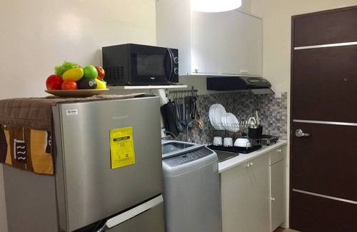 Phil-Am Apartment | Convenient Studio Near Malls & MRT with WiFi and Netflix