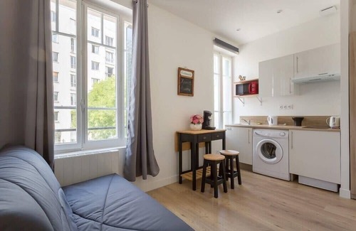 7th Arrondissement Apartment | Charming Le George Gouy-Joli Studio with Kitchen Amenities