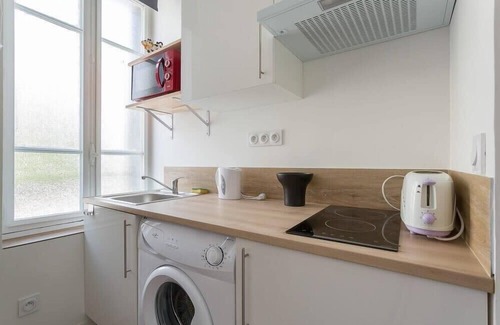 7th Arrondissement Apartment | Charming Le George Gouy-Joli Studio with Kitchen Amenities