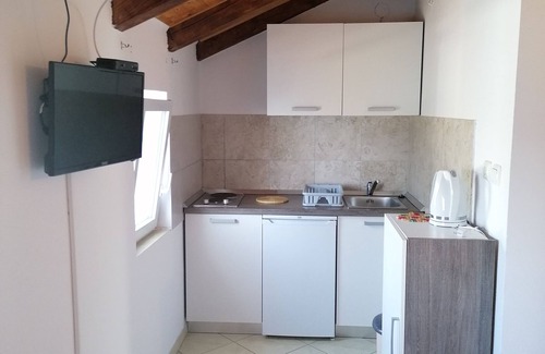 Baric Draga Apartment | Seaside Studio with Pet-Friendly Amenities & Ocean Views