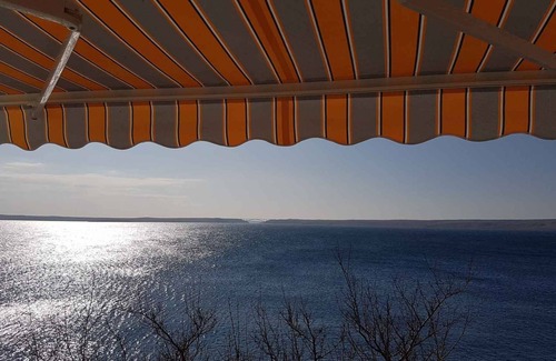 Baric Draga Apartment | Seaside Studio with Pet-Friendly Amenities & Ocean Views