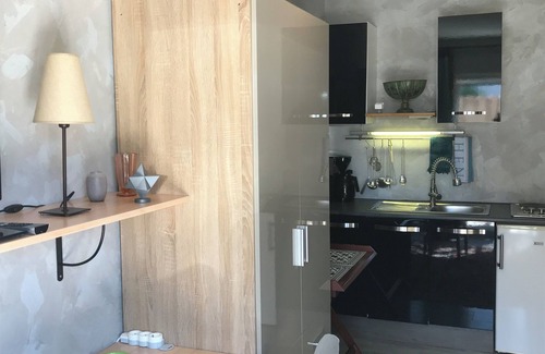 Saint-Maximin House | Quaint Studio Near Uzès with Ocean View and Kitchen