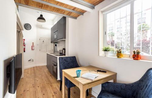 Algueirao - Mem Martins Apartment | Cozy Studio Nest: Pet-Friendly Escape Near Lisbon & Sintra