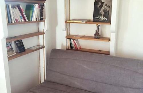Bressols Apartment | Cozy Studio Retreat in the Countryside - Family Friendly