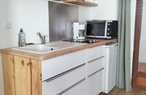 Bressols Apartment | Cozy Studio Retreat in the Countryside - Family Friendly