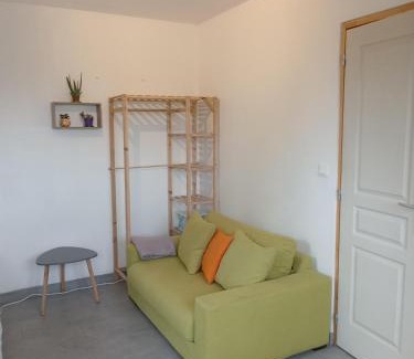 Sainte-Anne - Faubourg Noyon Apartment | Modern Studio with Shared Garden Retreat