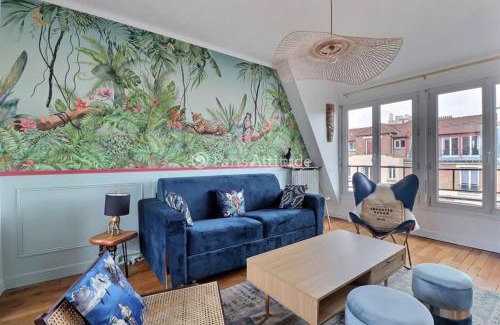 Saint-Fargeau Apartment | Tranquil Studio Neuf: Bright 8th Floor Retreat for Families