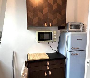 Saint-Fargeau Apartment | Tranquil Studio Neuf: Bright 8th Floor Retreat for Families