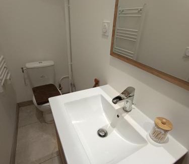 Pont-Sainte-Maxence Apartment | Modern Studio des Amandines - Family-Friendly Retreat