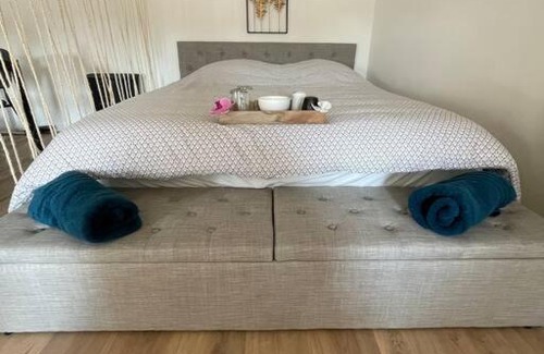 Blaye Apartment | Bright and Airy Studio with Comfort in Every Corner