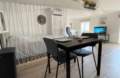 Blaye Apartment | Bright and Airy Studio with Comfort in Every Corner