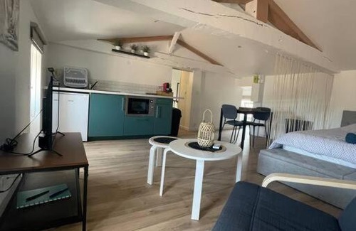 Blaye Apartment | Bright and Airy Studio with Comfort in Every Corner