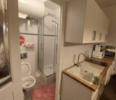 Neuilly-sur-Seine Apartment | Pet-Friendly Studio Neuilly Paris La Défense with Breakfast