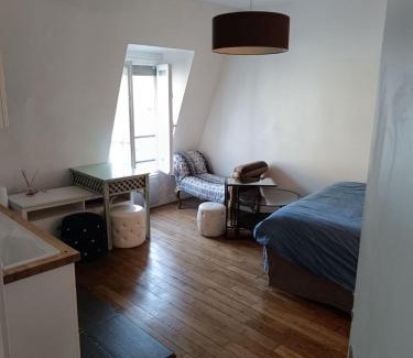 Neuilly-sur-Seine Apartment | Pet-Friendly Studio Neuilly Paris La Défense with Breakfast