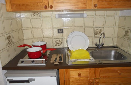 Nevache Apartment | Pet-Friendly Studio in Nevache with Breakfast & Kitchen
